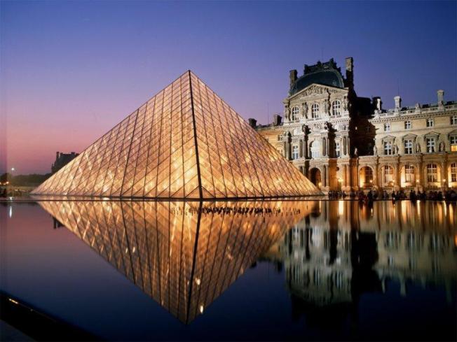 Louvre pyramid paris